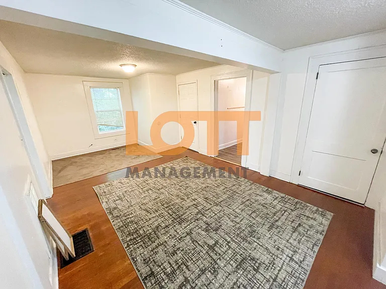 4 Pelzer St — Photo 8