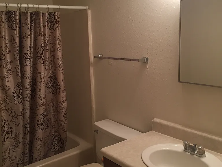 305 S Industrial St #3 — Photo 7
