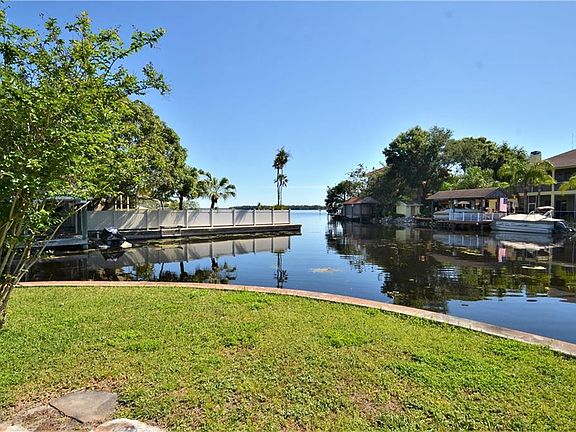 4th image of 32 Cypress Dr