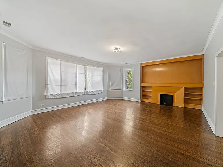 5426 W Jackson Blvd #1 — Photo 2