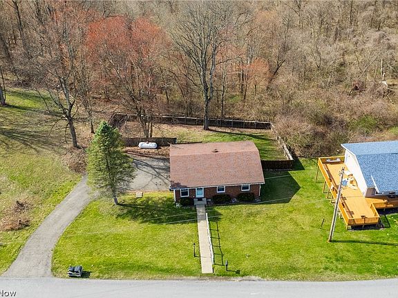 3rd image of 62080 Rolling Hills Ln