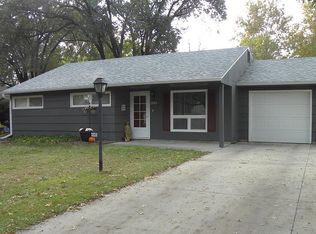 3925 SW Dixie Ct, Topeka, KS 66614