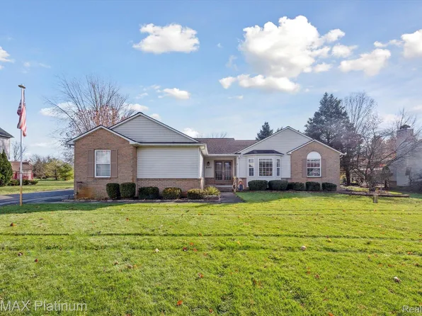 2105 Ore Creek Ln, Brighton, MI 48114
