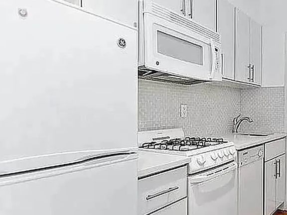 5th image of 172 Mulberry St APT 5A