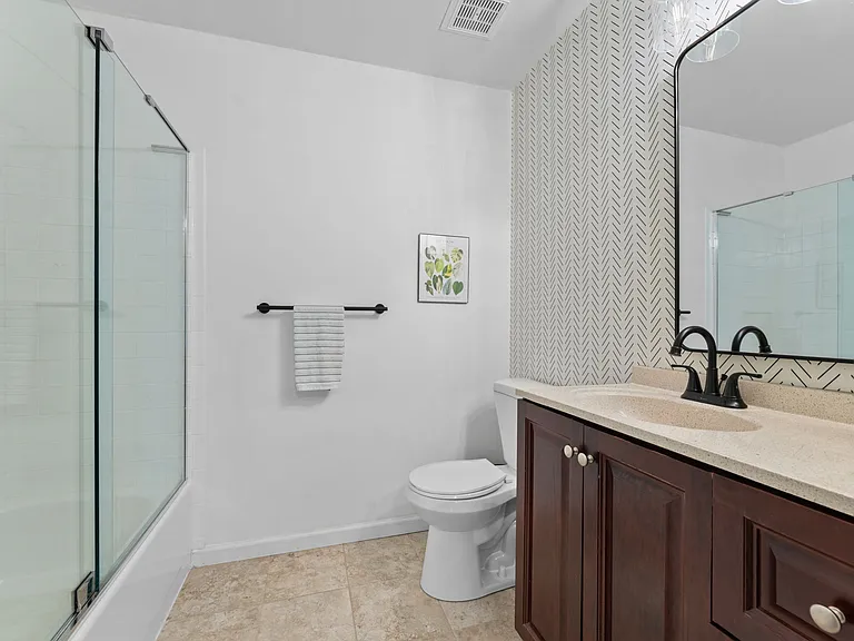 7501 Ashby Ln #J — Photo 11