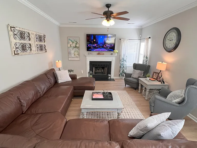 109 Barrie Ct — Photo 11