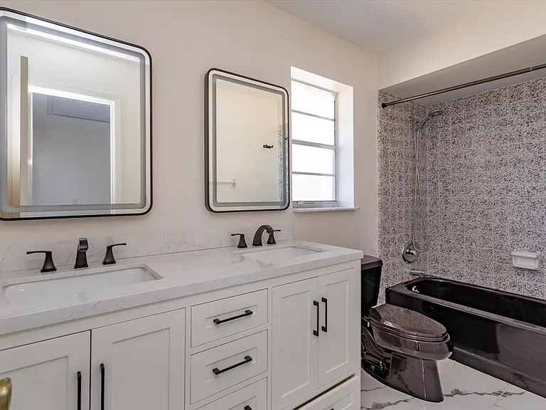 240 Slade Dr — Photo 16