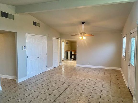 4th image of 326 Heritage Ave