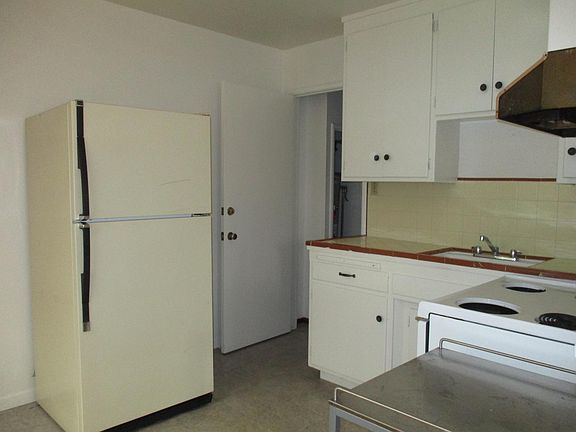 3rd image of 1964 32nd St