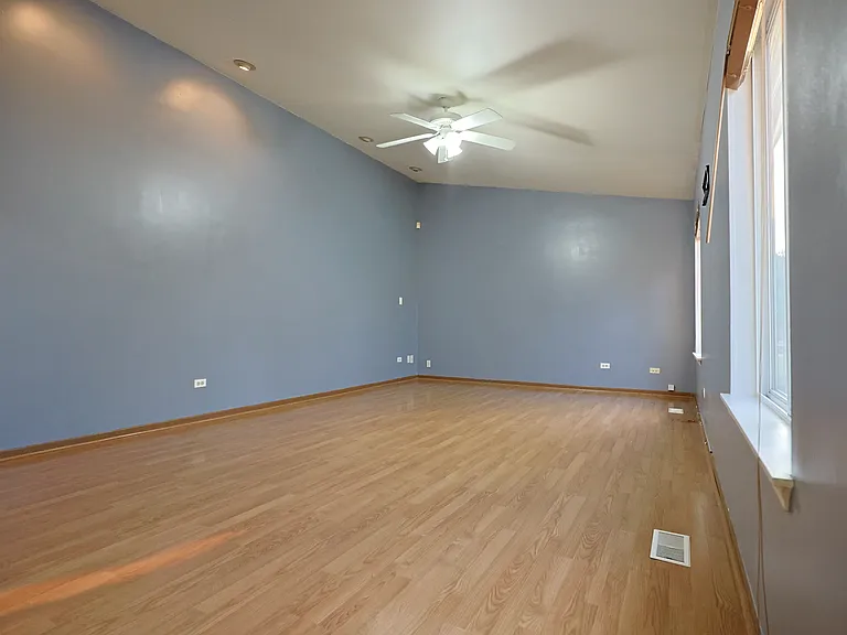 1402 Parkside Dr — Photo 11