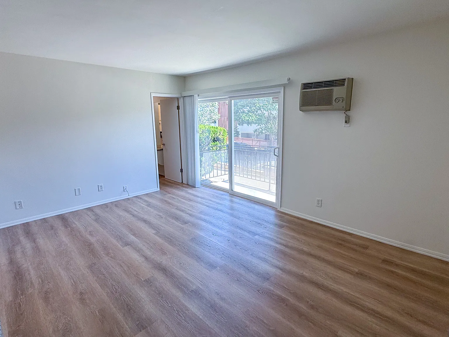Studio, 495 sqft, $2,250 — Photo 2
