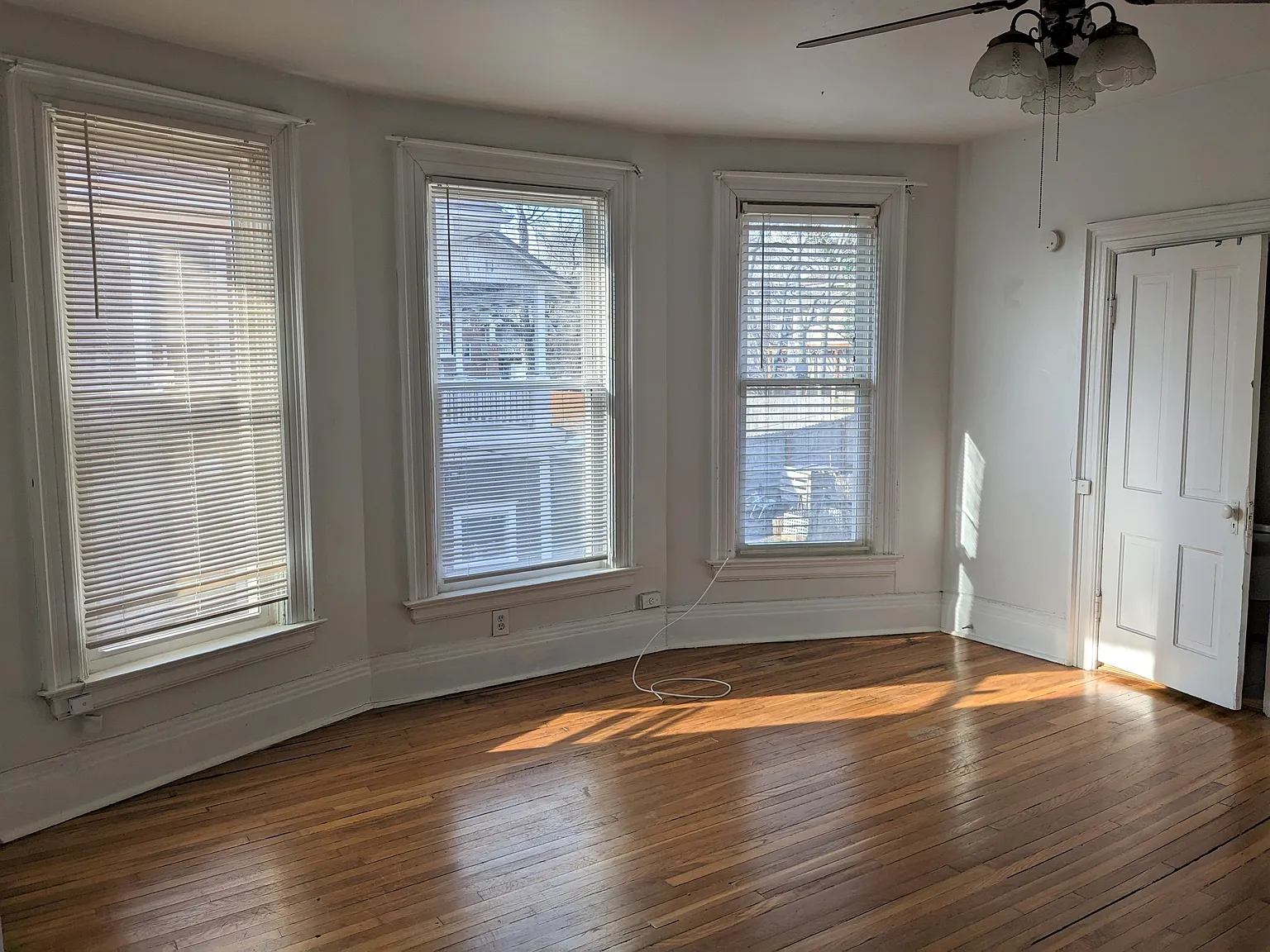3734 Wyandotte Street — Photo 2