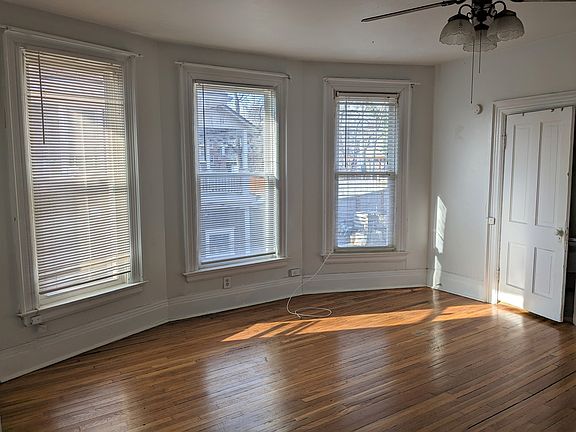 2nd image of 3734 Wyandotte St APT 2