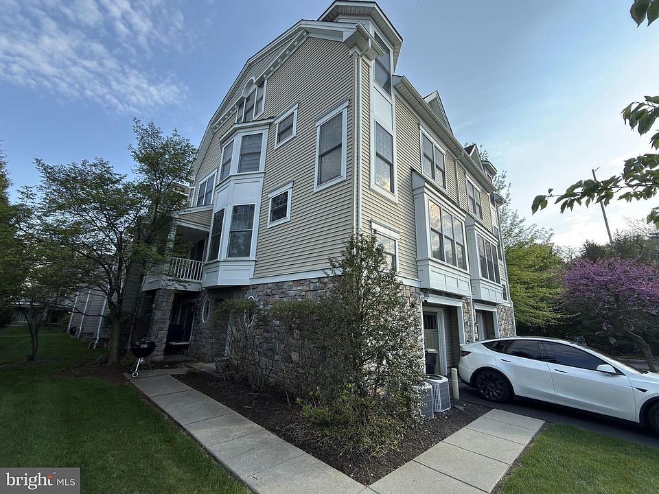 1st image of 211 Holland Ave