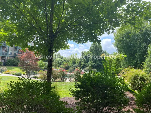 9 Kenilworth Knls APT 104, Asheville, NC 28805