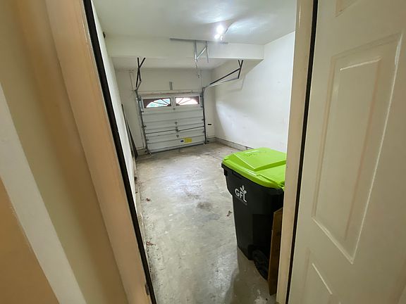 4th image of 303 Chadwick Ct