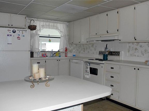 5th image of 709 Whippoorwill Ln