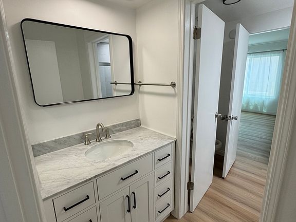 Bathroom to 2nd bedroom