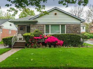 7142 170th St, Fresh Meadows, NY 11365