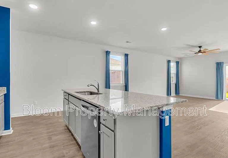 828 Lilyford Ln — Photo 11