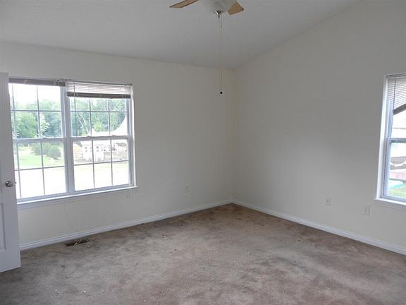 3rd image of 3005 Hornbeam Dr