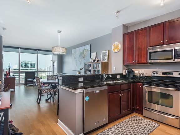 5th image of 1901 S Calumet Ave Unit 1211