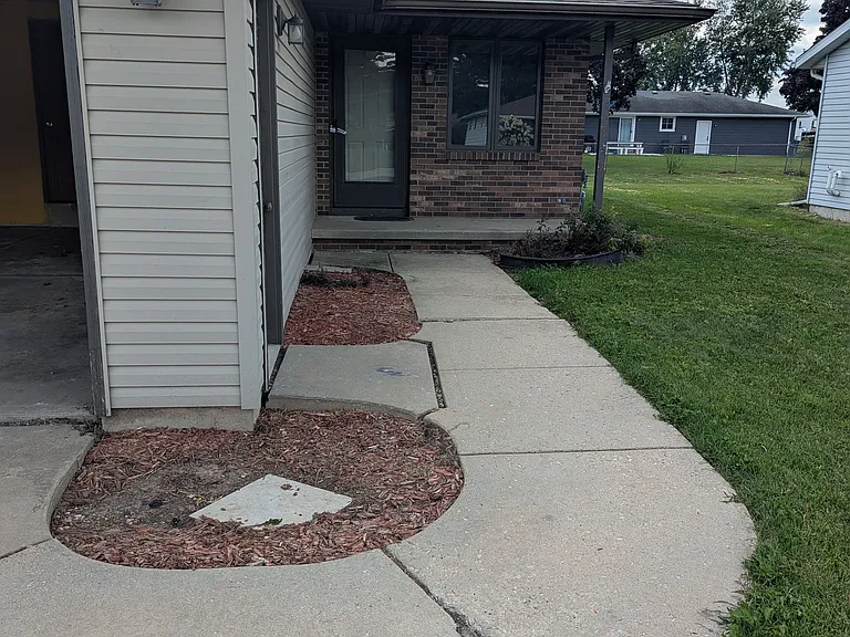 1357 Regal Ave — Photo 1