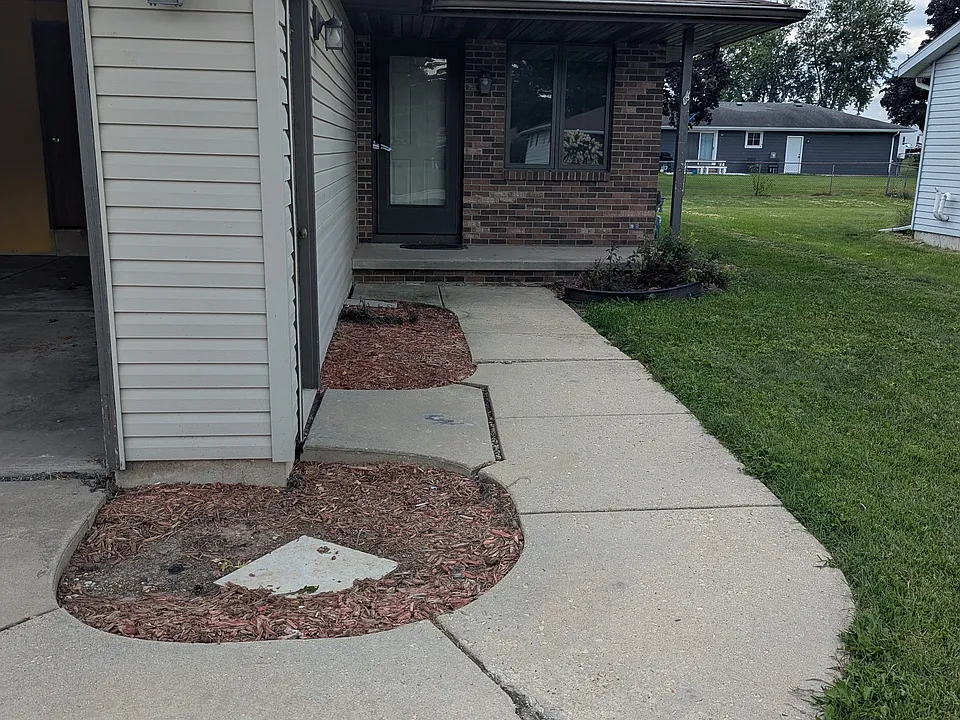 1357 Regal Ave