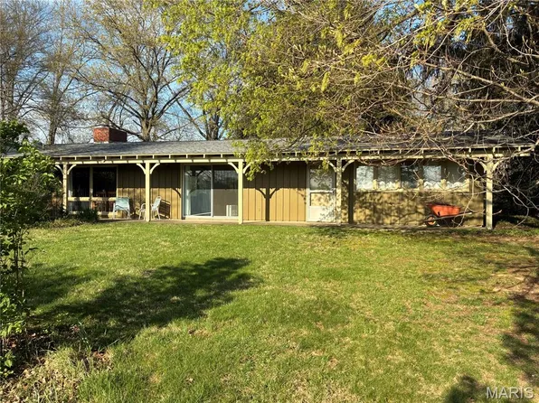 400 S Idler Ln, Greenville, IL 62246