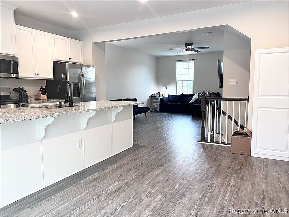 1st image of 407 Clements Mill Trce