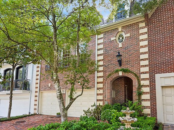 3rd image of 20 Pine Briar Cir