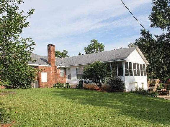 Sunroom/porch with basement