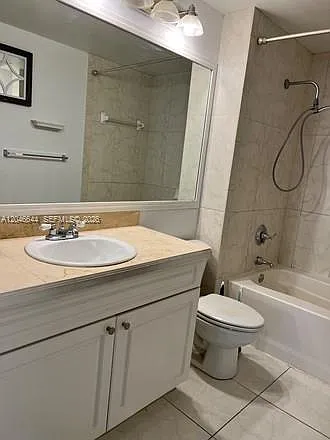 6841 SW 44th St #204 — Photo 5