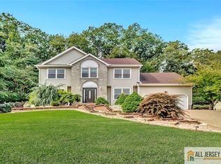 8 Christian Dr, East Brunswick, NJ 08816