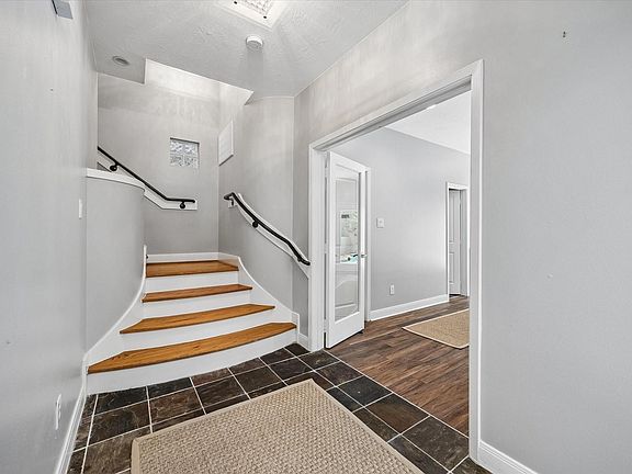 4th image of 512 Asbury St