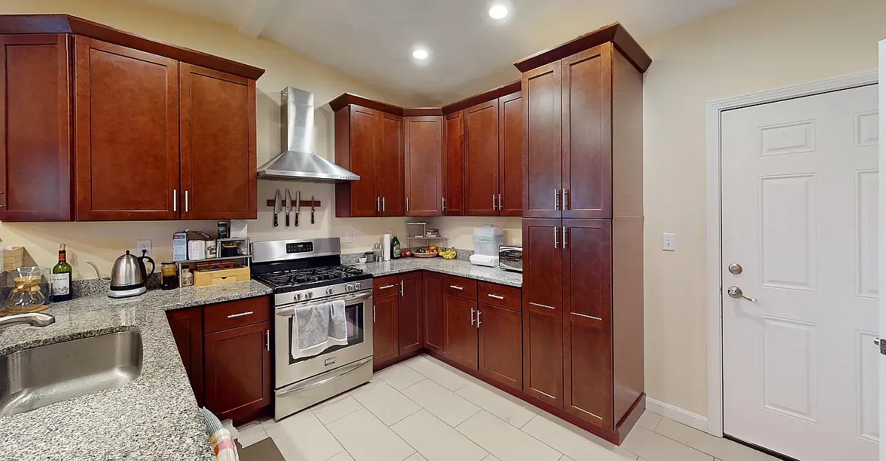 5 bed, 2.5 bath, 1827 sqft, $4,850 — Photo 3