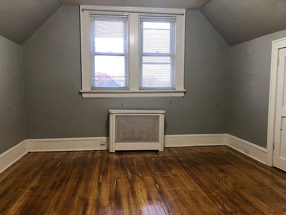 4th image of 19 Harvard St #A