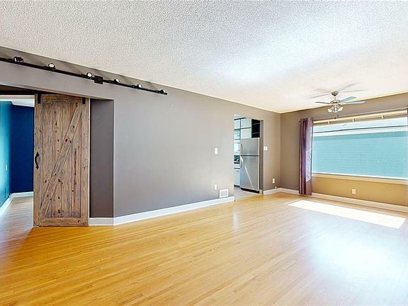5th image of 2751 McAra St