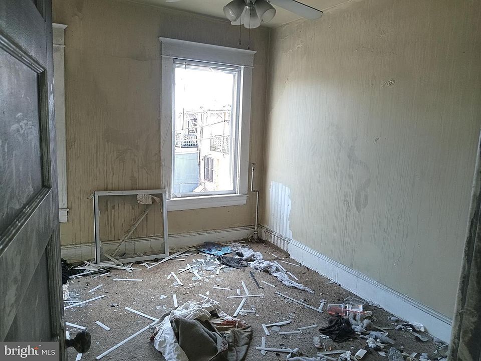 2nd image of 2400 Llewelyn Ave