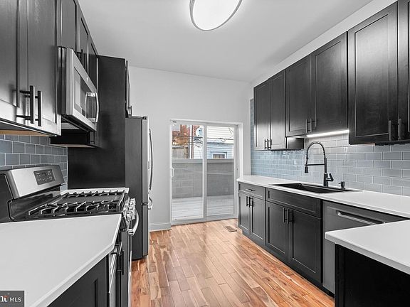 5th image of 345 Roseberry St