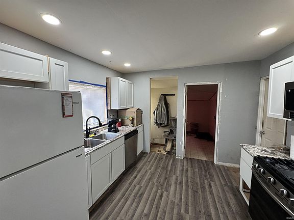 4th image of 1100 E Taylor St