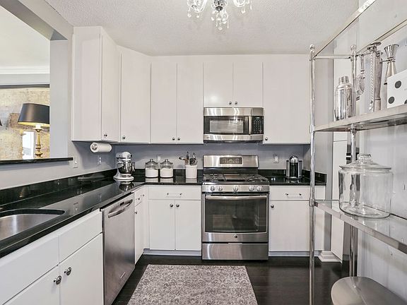 5th image of 915 E St NE Unit 1002