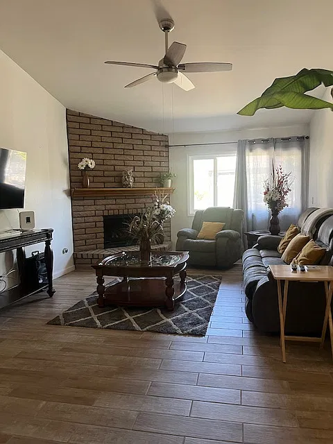 3 bed, 1318 sqft, $2,500 — Photo 3