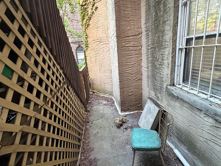 710 Hudson St #1 — Photo 11