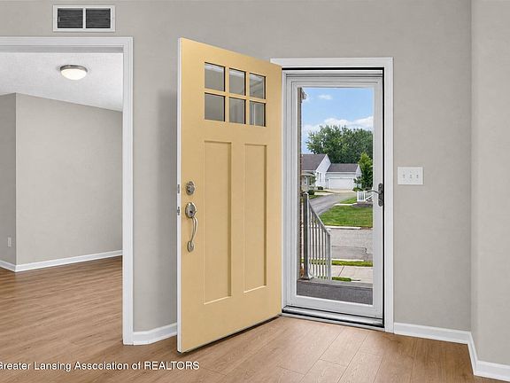 4th image of 3268 Hamlet Cir