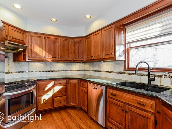 4th image of 10301 Grant Ln