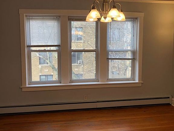 5th image of 3605 N Claremont Ave #1