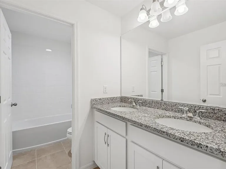 434 North Blvd E — Photo 9