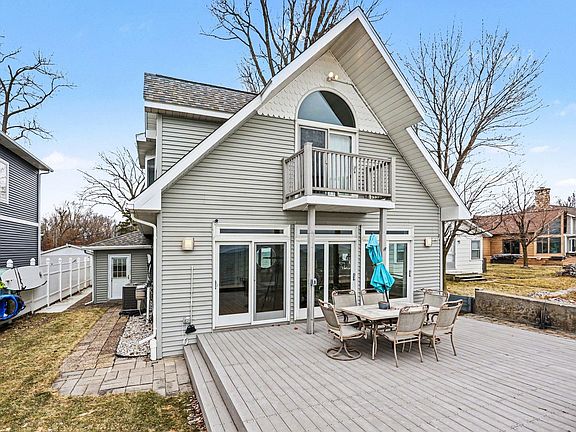 2nd image of 371 Killarney Beach Rd