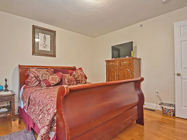 45 Nightingale St #B — Photo 19
